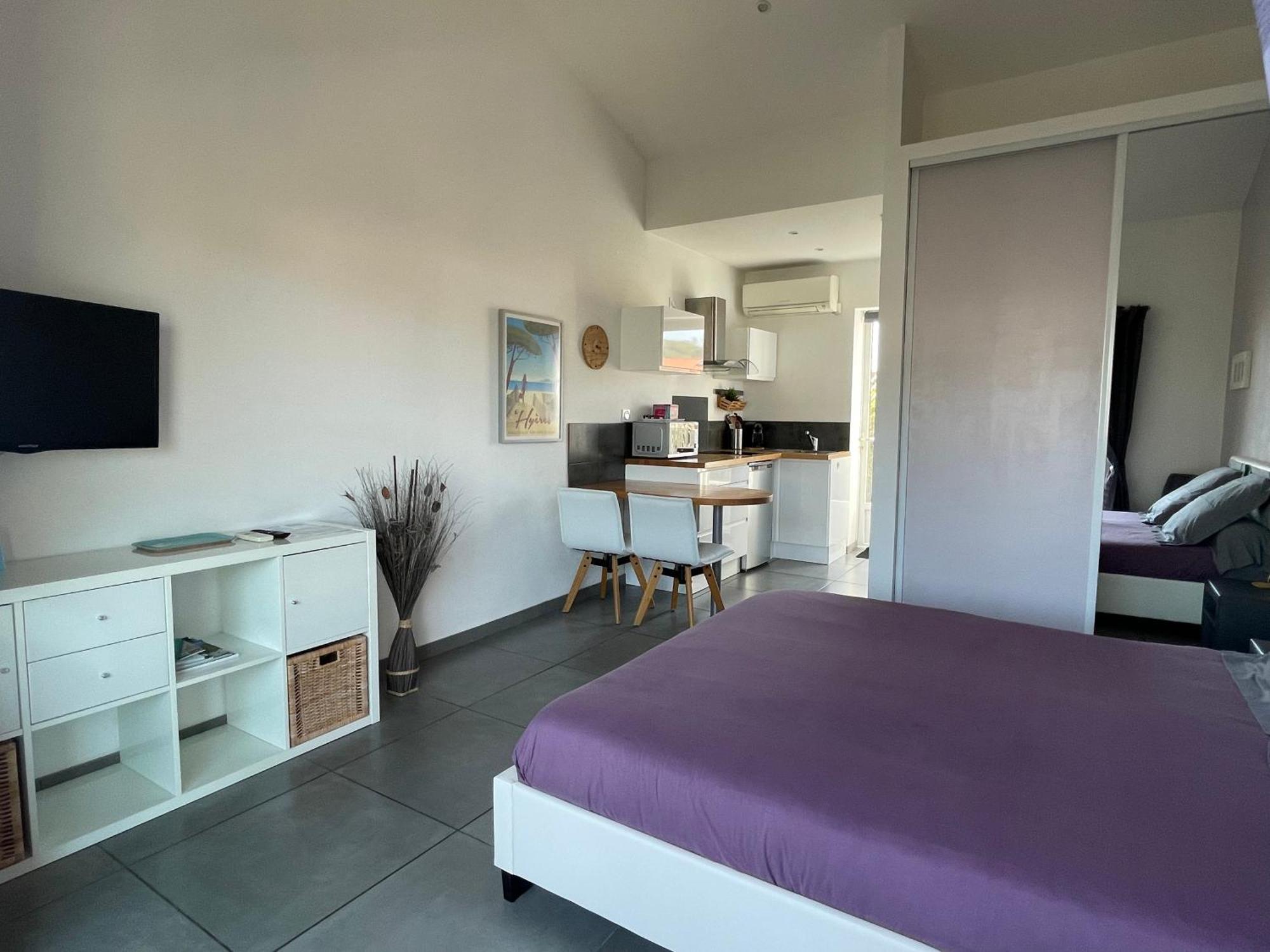 Plage A 400 M Studio Tout Confort Terrasse Clim Parking Hyeres Exterior photo