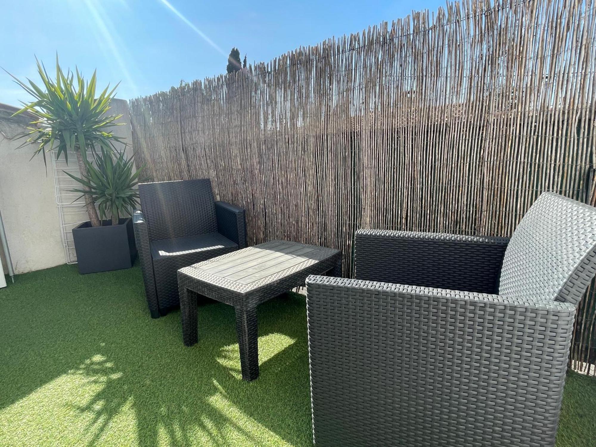 Plage A 400 M Studio Tout Confort Terrasse Clim Parking Hyeres Exterior photo