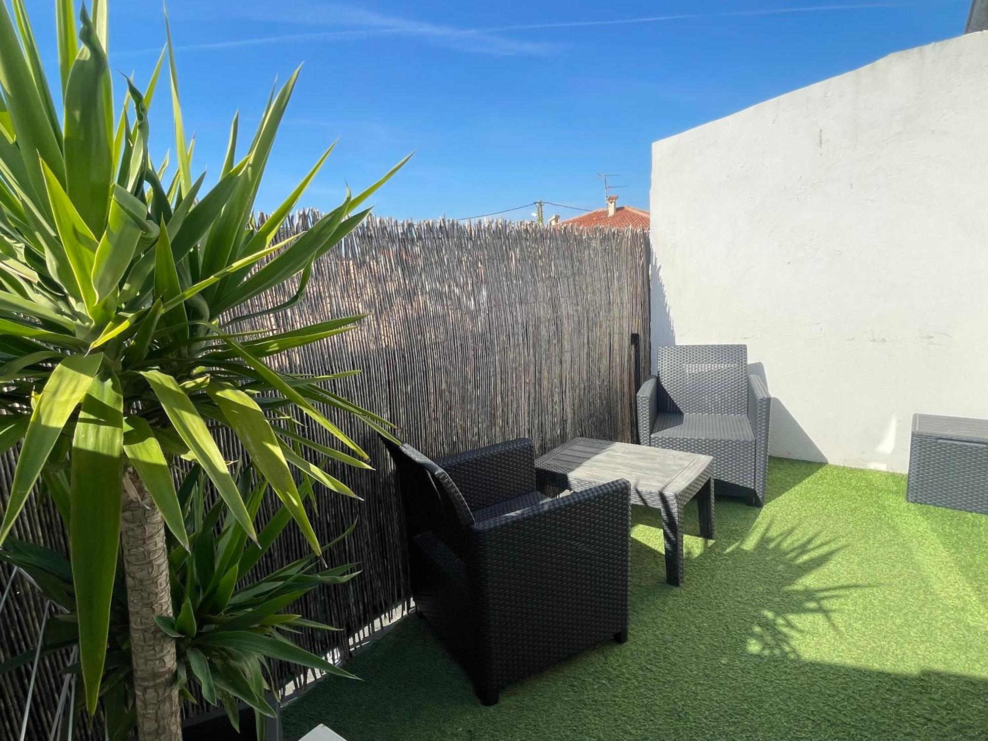 Plage A 400 M Studio Tout Confort Terrasse Clim Parking Hyeres Exterior photo