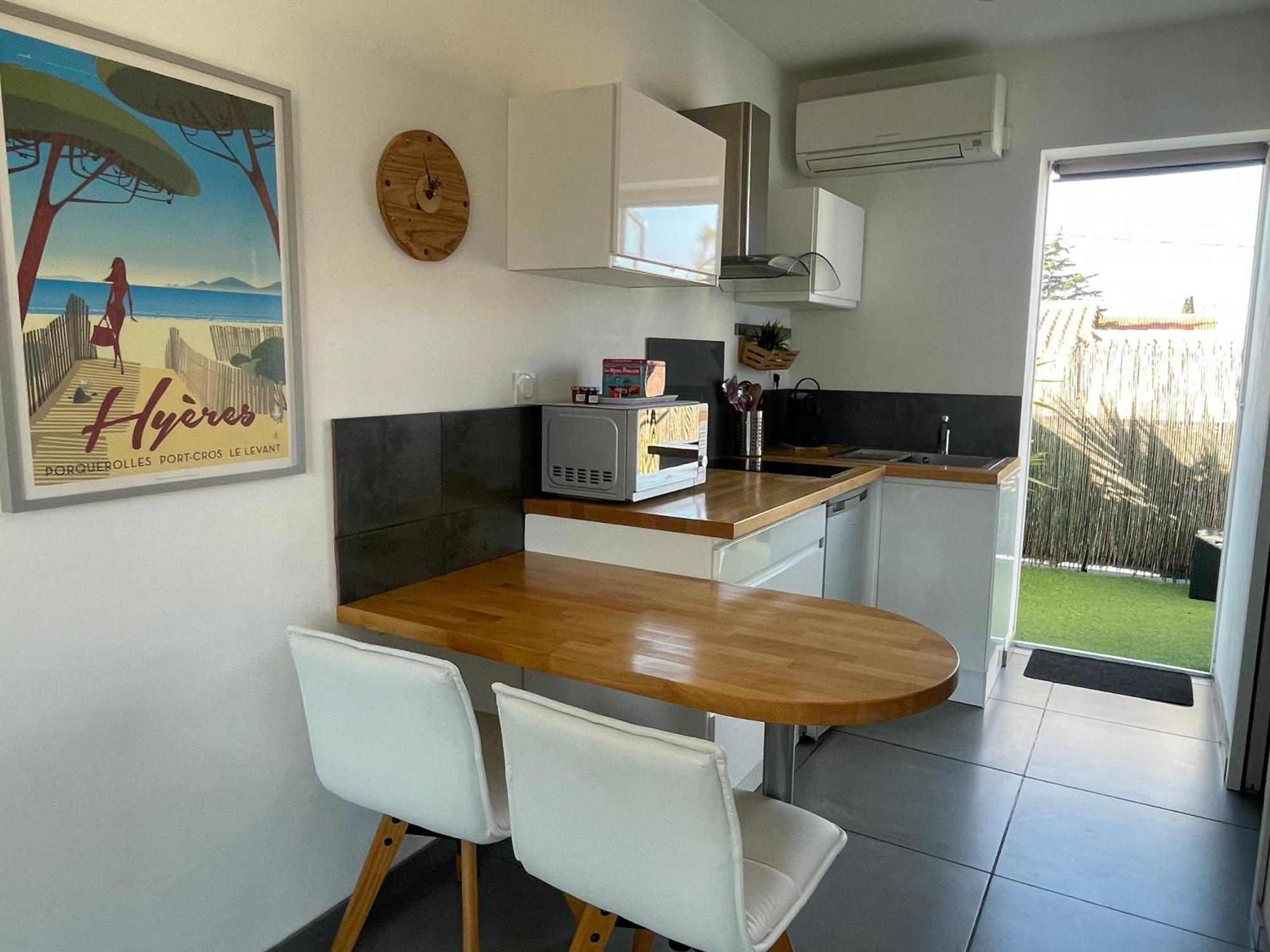 Plage A 400 M Studio Tout Confort Terrasse Clim Parking Hyeres Exterior photo