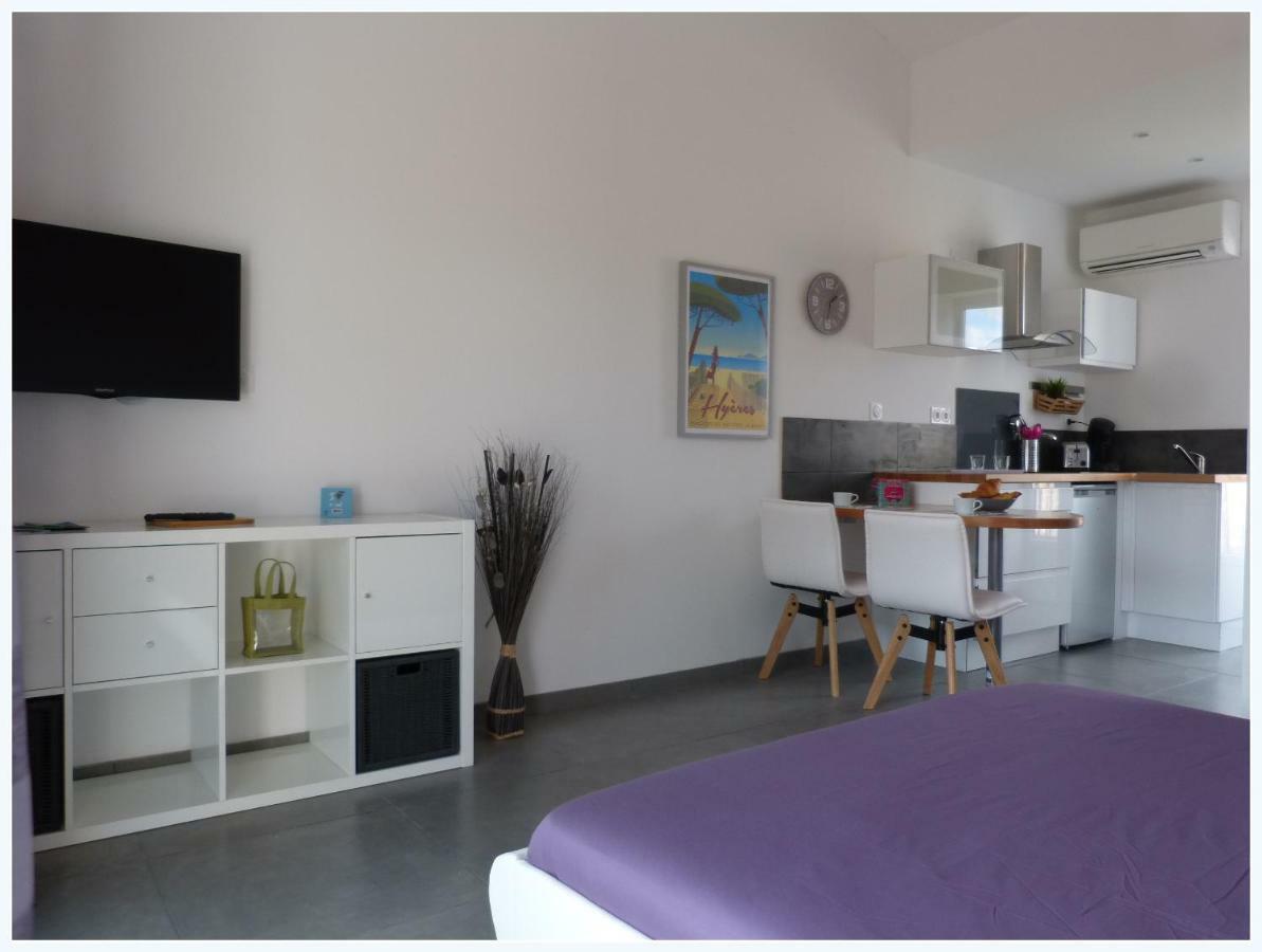 Plage A 400 M Studio Tout Confort Terrasse Clim Parking Hyeres Exterior photo