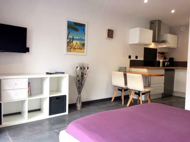 Plage A 400 M Studio Tout Confort Terrasse Clim Parking Hyeres Exterior photo